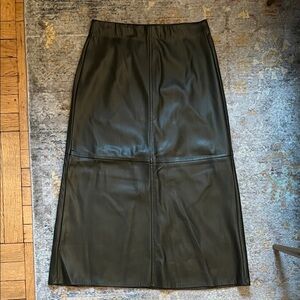 Max Studio NWT midi skirt faux leather deep green/olive size small